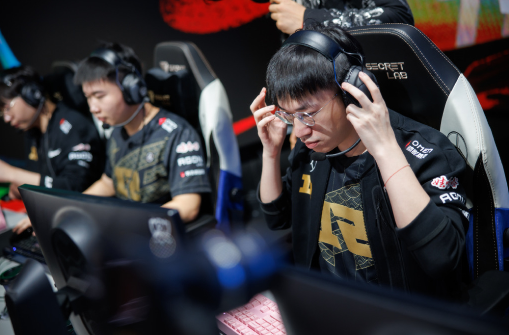 开云体育登录-KT碾压RNG，Jankos极限生还后反打焦点之战小组赛，留下经典瞬间