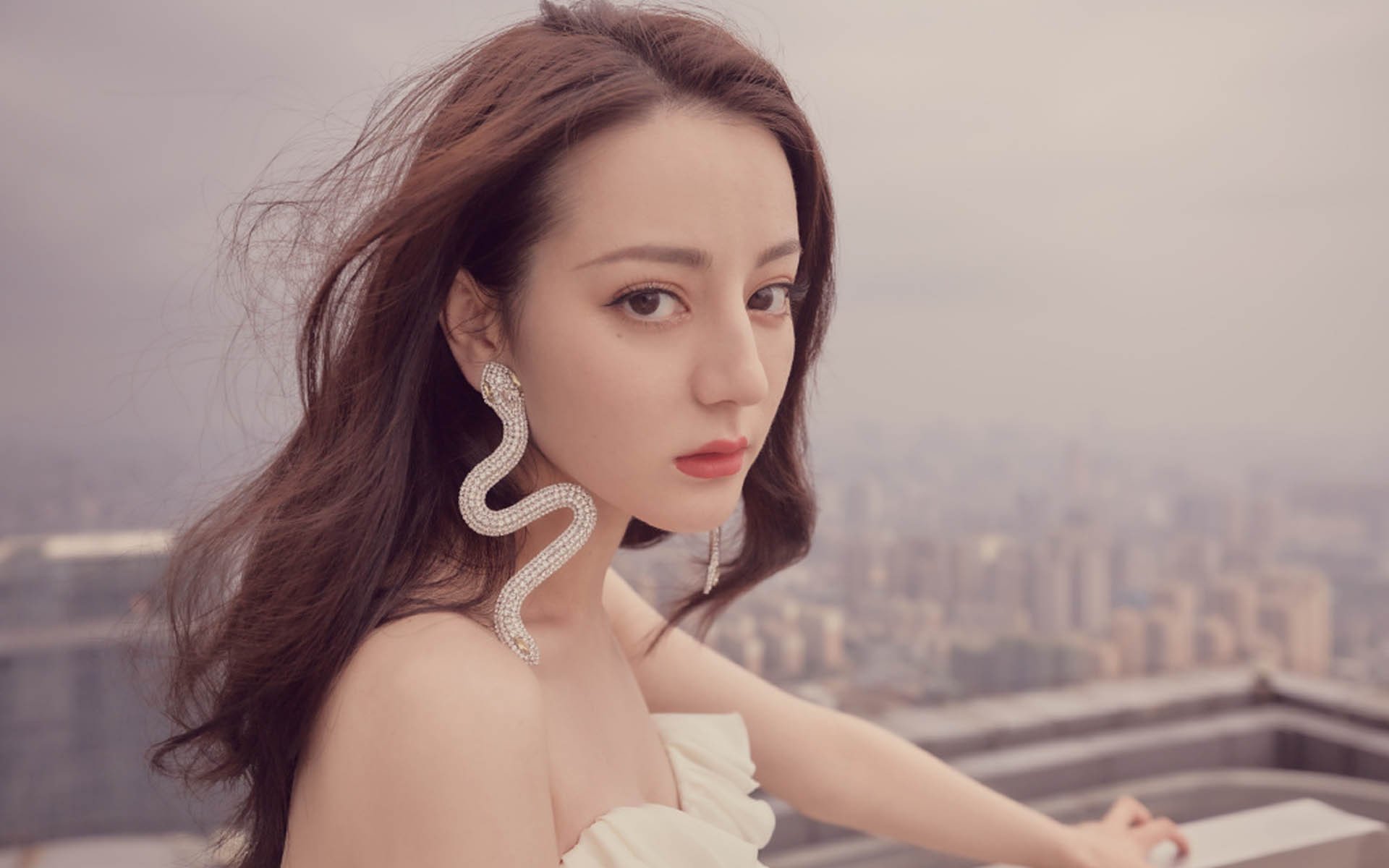 开云体育中国-当凯尔特人用团队洪流淹没灰熊，拉文在欧冠半决赛写下个人英雄史诗