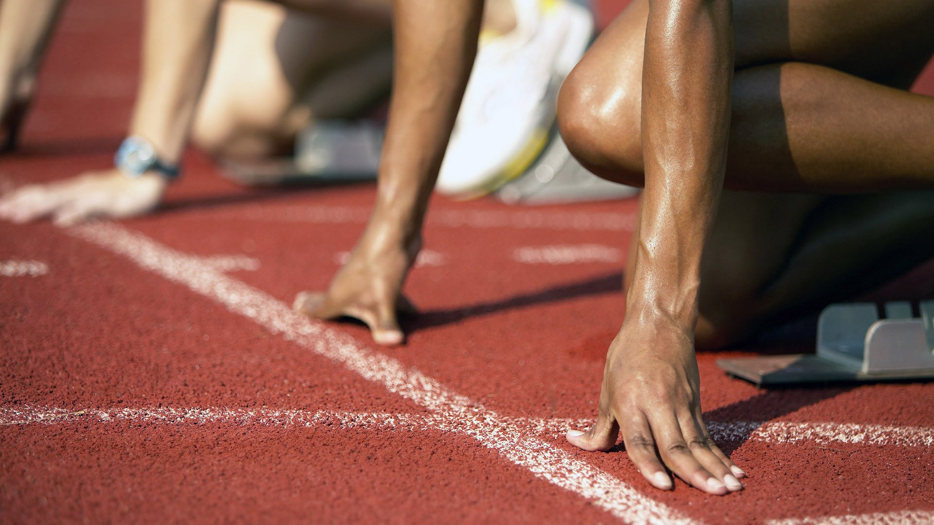 开云下载-当绿茵场变身赛道，塞内加尔的团队引擎全速运转，姆巴佩式的单骑超车在F1幻想中接管冠军