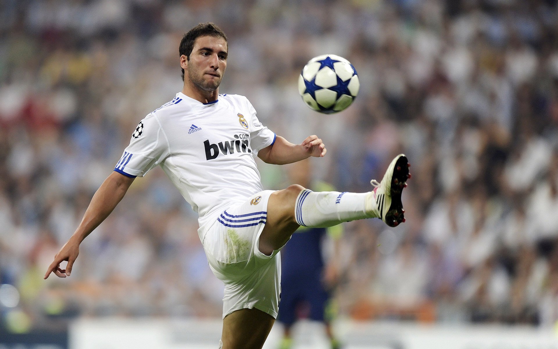 开云体育官方网站-冷静如手术刀！萨卡关键回合不手软，诠释何为少年英豪