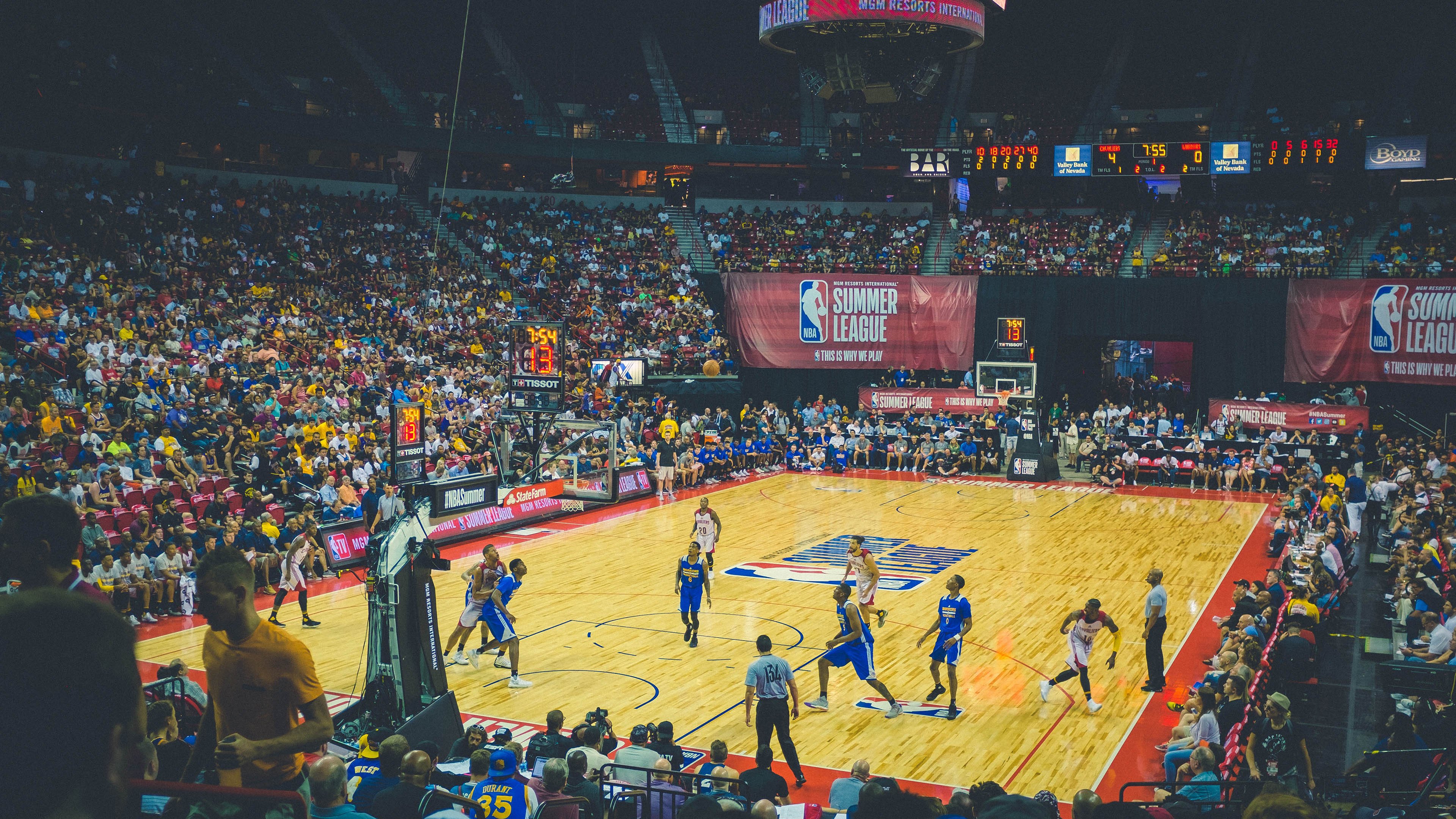 开云体育下载-利拉德神勇却难救主，深圳队的战术铁幕如何让魔术消失？